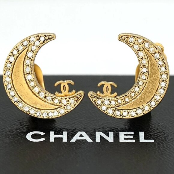 CHANEL CC Logos Crescent Moon Earrings Gold Tone 01P Auth w/Box q1141 - Picture 1 of 16